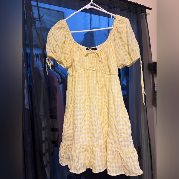 Dresses & Skirts - Women’s mini summer dress. Has pockets